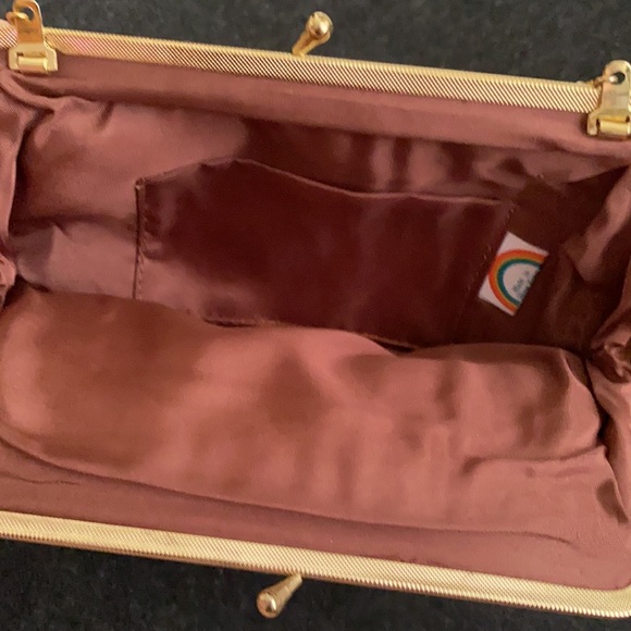 Vintage brown suede hand bag with golden details and chain made in Hong Kong - Picture 5 of 6